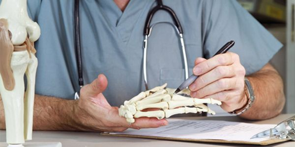 Ignoring Bone or Joint Pain? Here’s When You Should Visit an Orthopedic Doctor